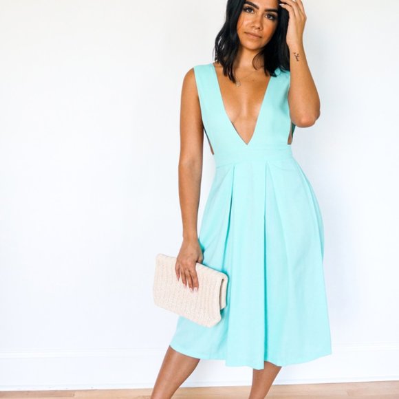 Dresses & Skirts - Plunge Skater Midi Dress